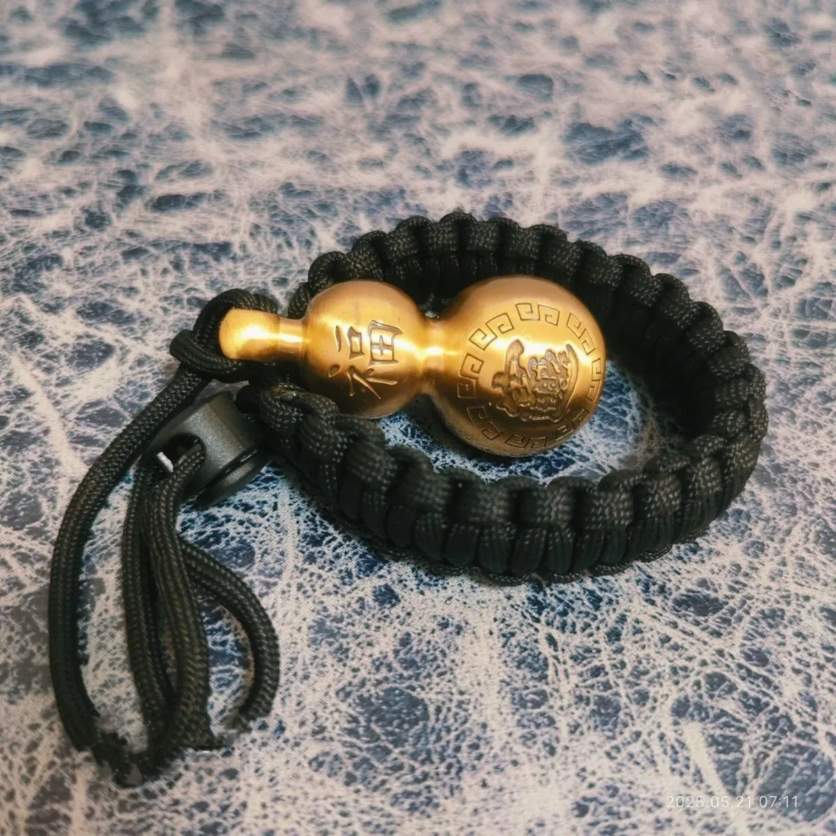 Bracelet en laiton d'autodéfense