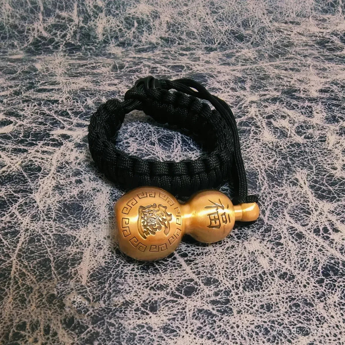 Bracelet en laiton d'autodéfense