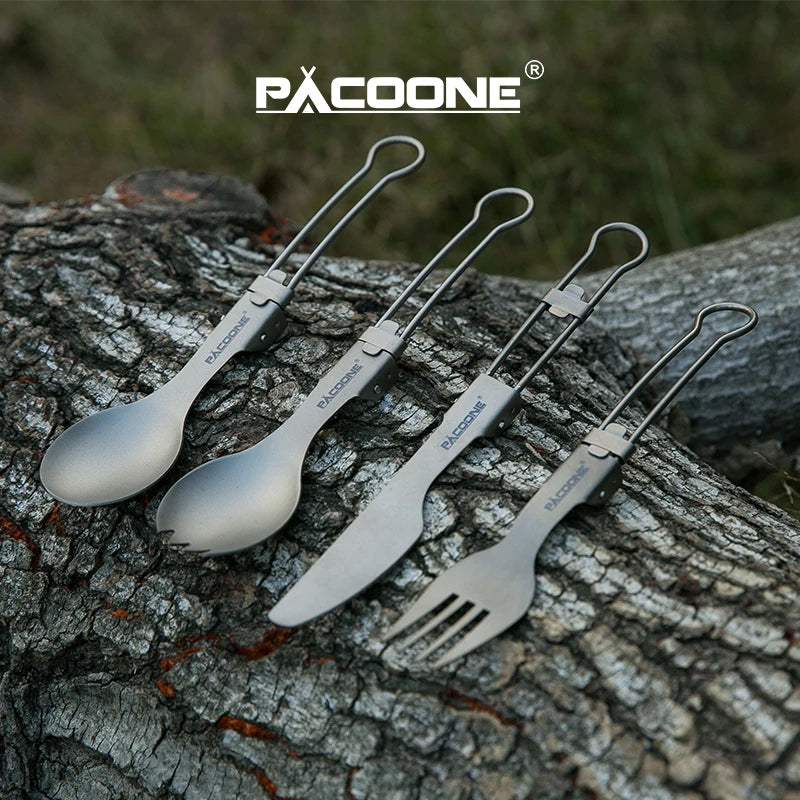 Couteau de camping en titane ultra-léger.
